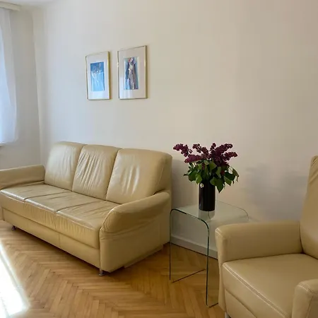 Neueroeffnung - Dietrichsteinplatz - Gratis Tiefgaragenplatz * Грац