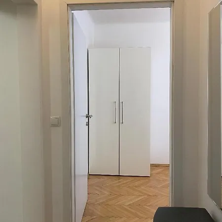 Апартаменты Neueroeffnung - Dietrichsteinplatz - Gratis Tiefgaragenplatz